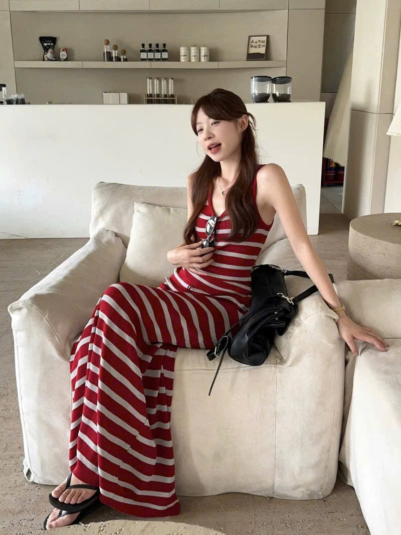 Set sọc đỏ tôn dáng
