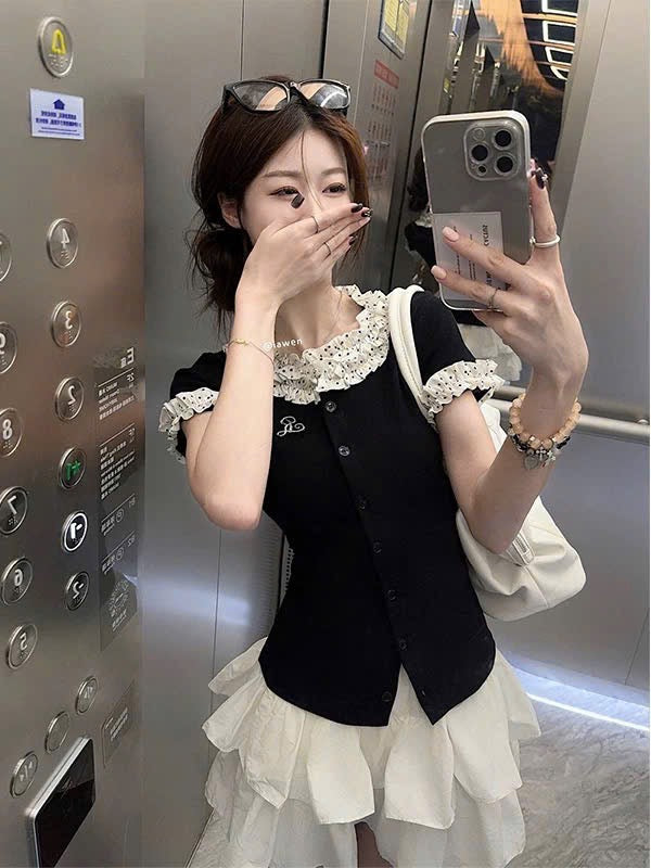 Áo cổ viền bèo trắng chấm bi tinh tế