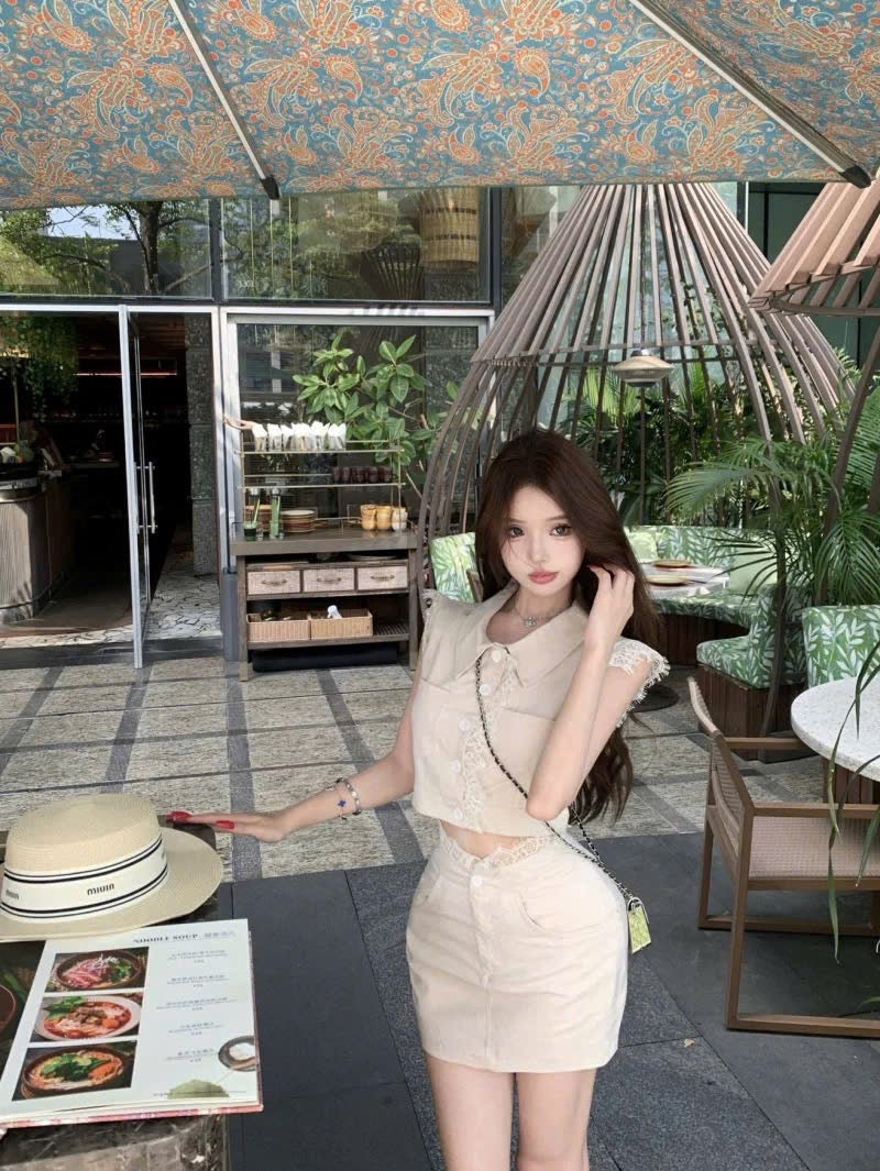 Set áo sơ mi croptop mix chân váy ôm viền ren