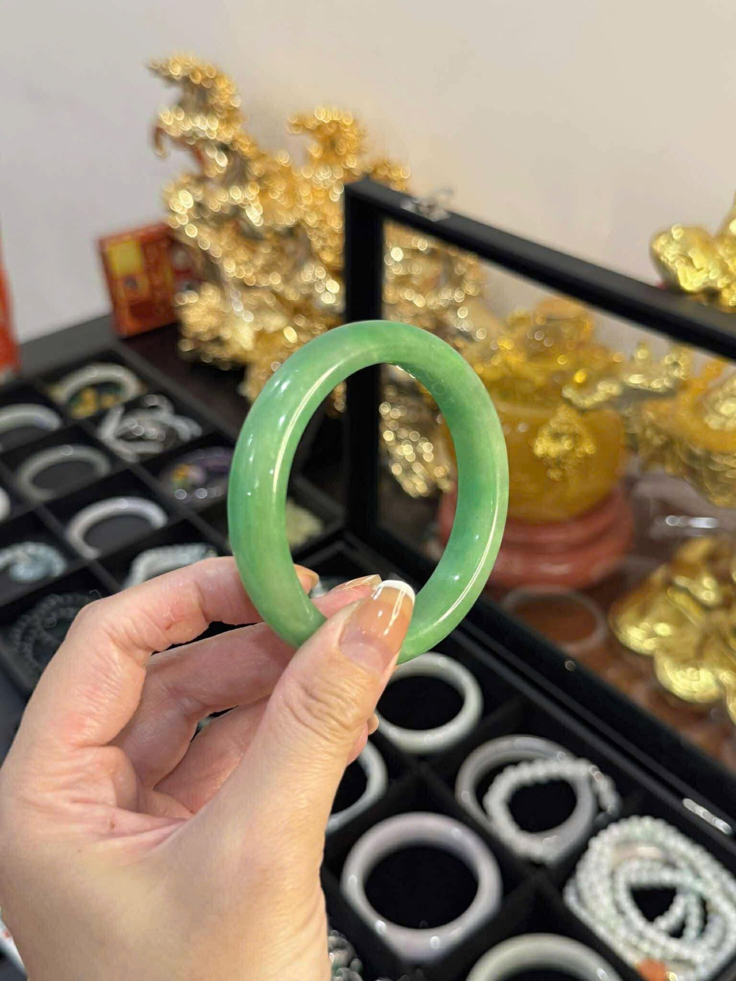 Vòng ngọc bản tone xanh