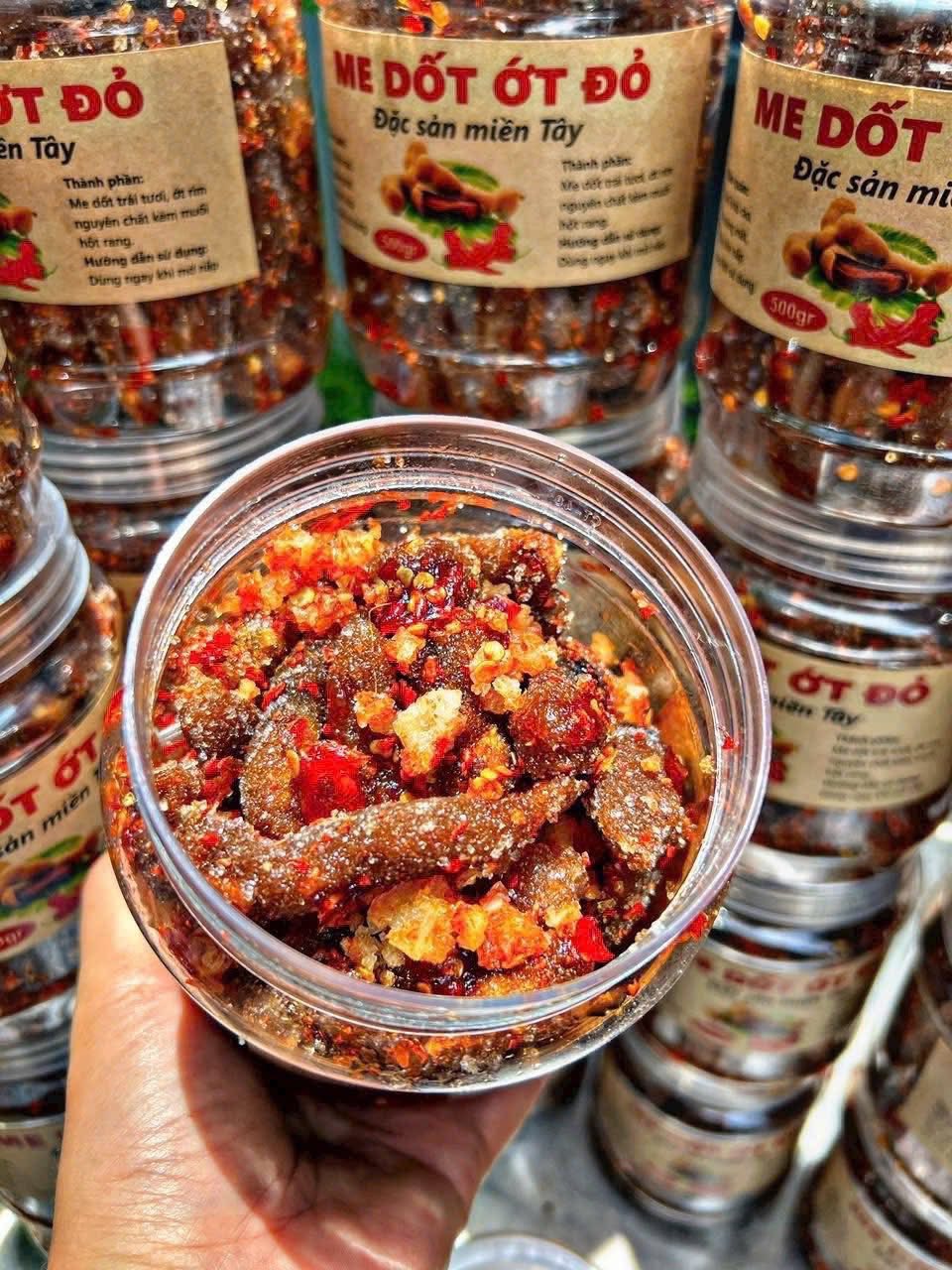 Me dốt ớt đỏ đặc sản Miền Tây
