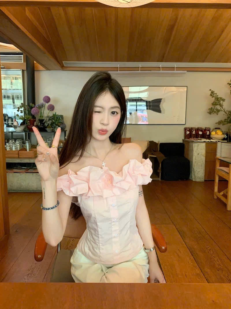 Áo trễ vai bèo hồng pastel