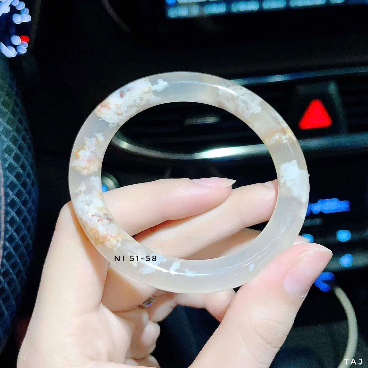 Vòng ngọc hoa anh đào sang trọng