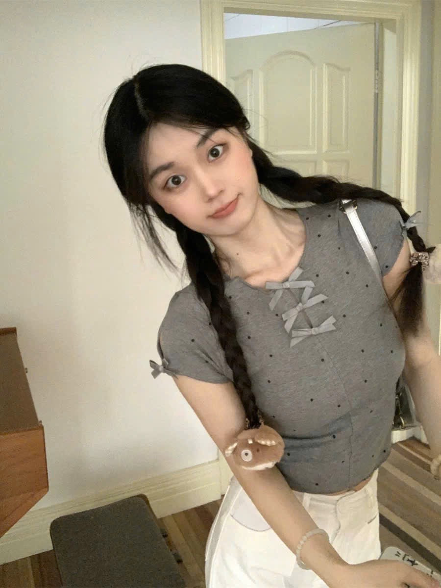 Áo thun chấm bi tay ngắn