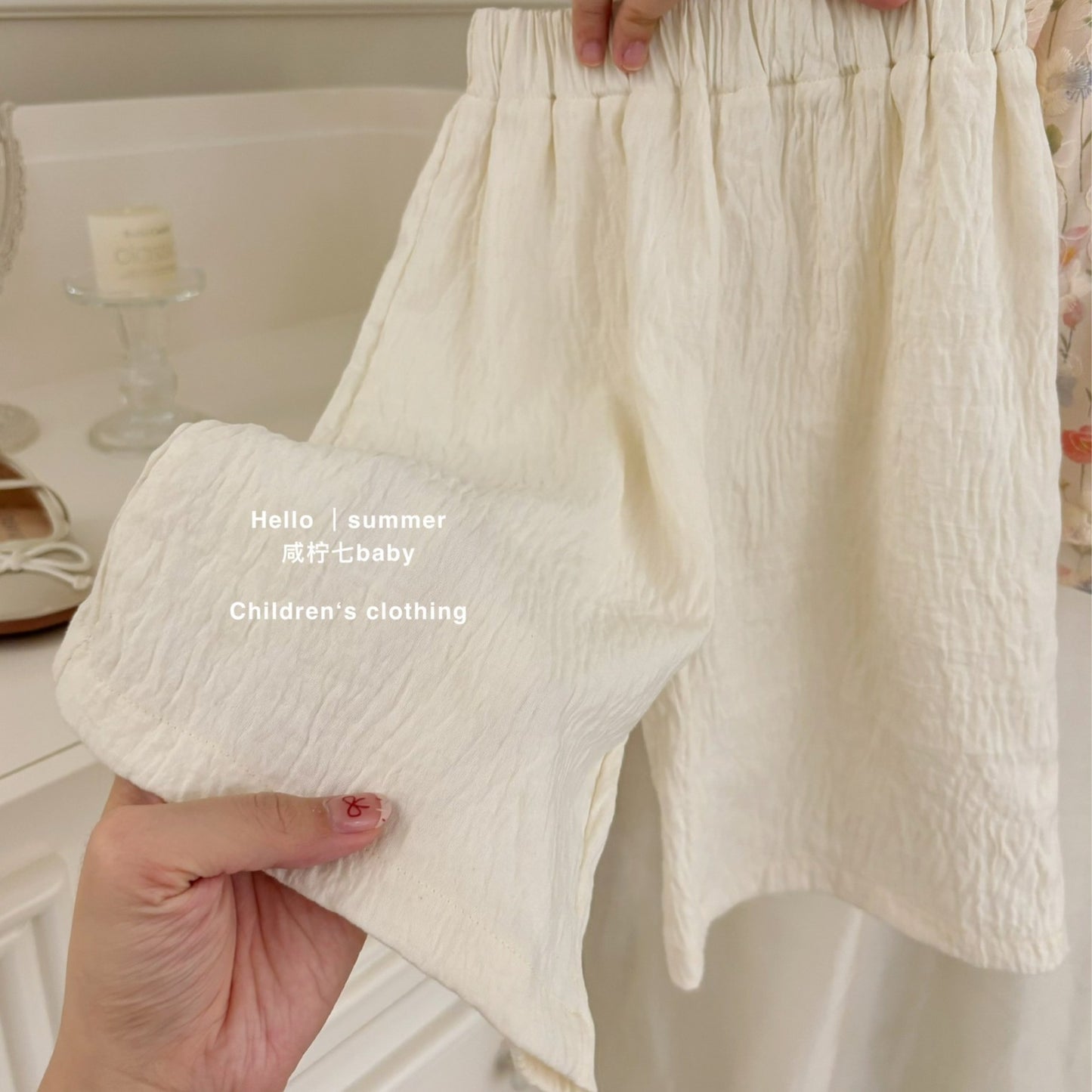 Bộ áo sát nách hoa quần suông dài màu kem cho bé gái