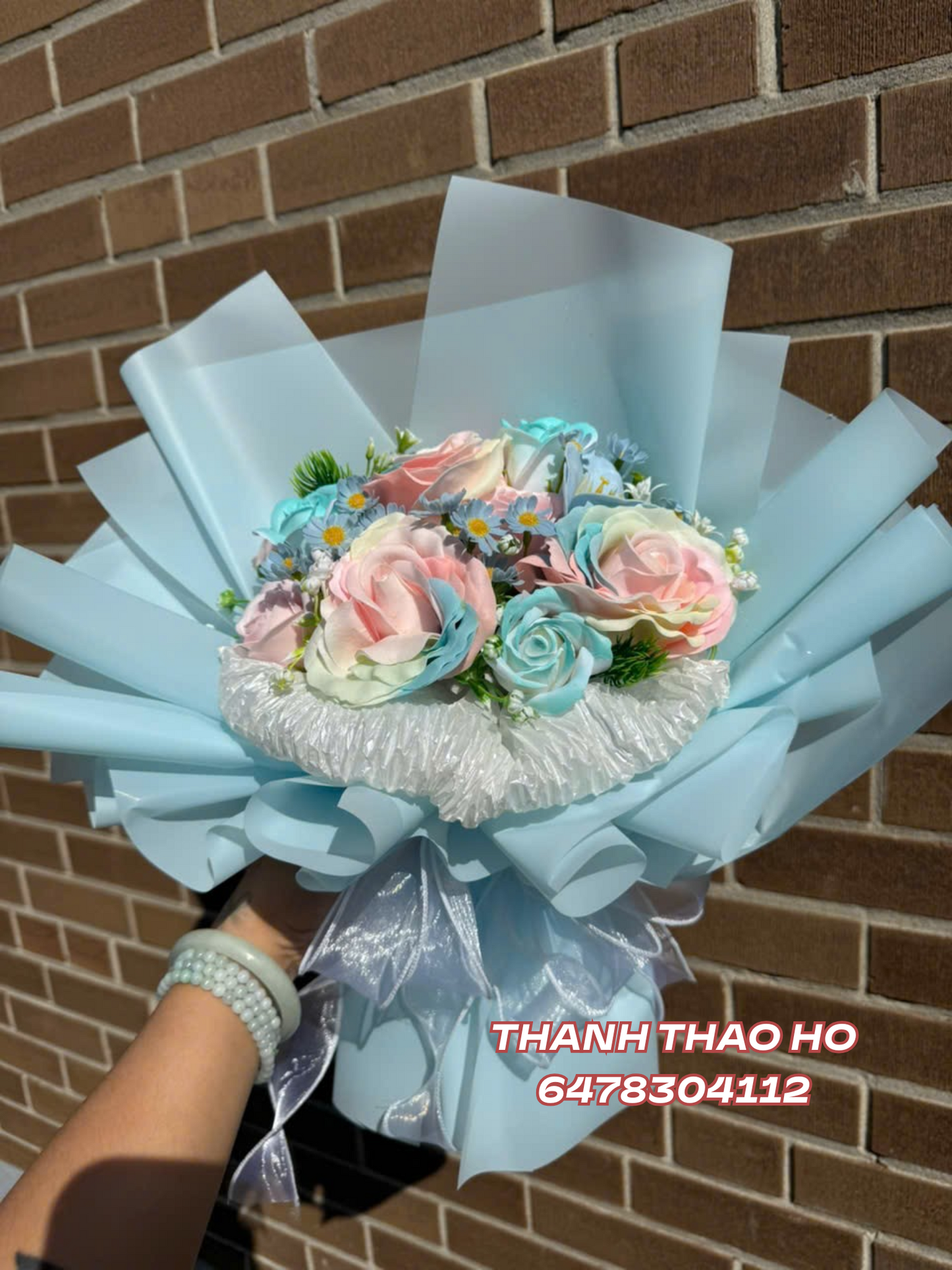 Hoa handmade màu xanh mint nịnh mắt