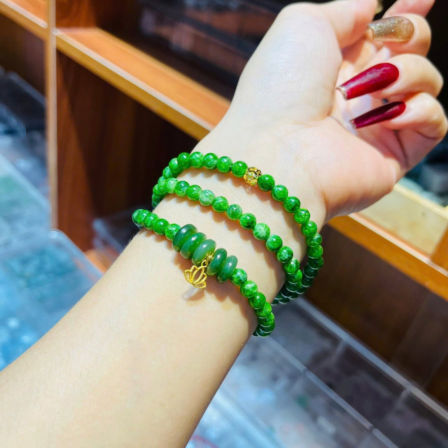 Chuỗi thạch anh tự nhiên phối charm vàng 10k theo ý