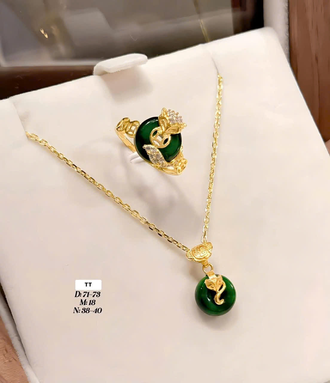 Nhẫn vàng nhỏ xinh bền - sang - xịn