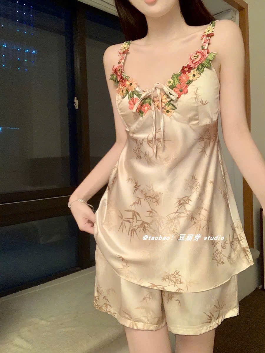 Bộ ngủ 2 dây quần đùi nâu be hoa lá trúc