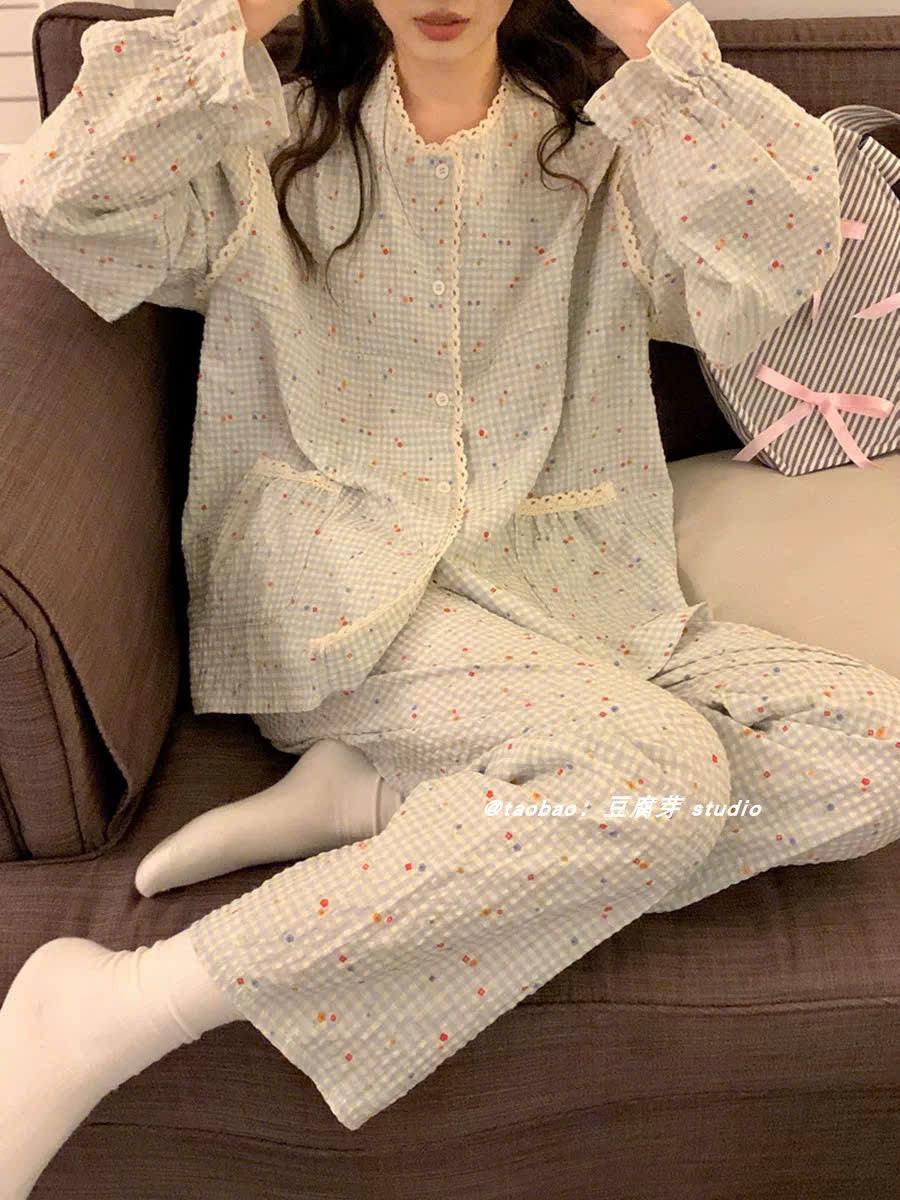 Bộ ngủ dài caro chấm bi viền ren cổ tròn