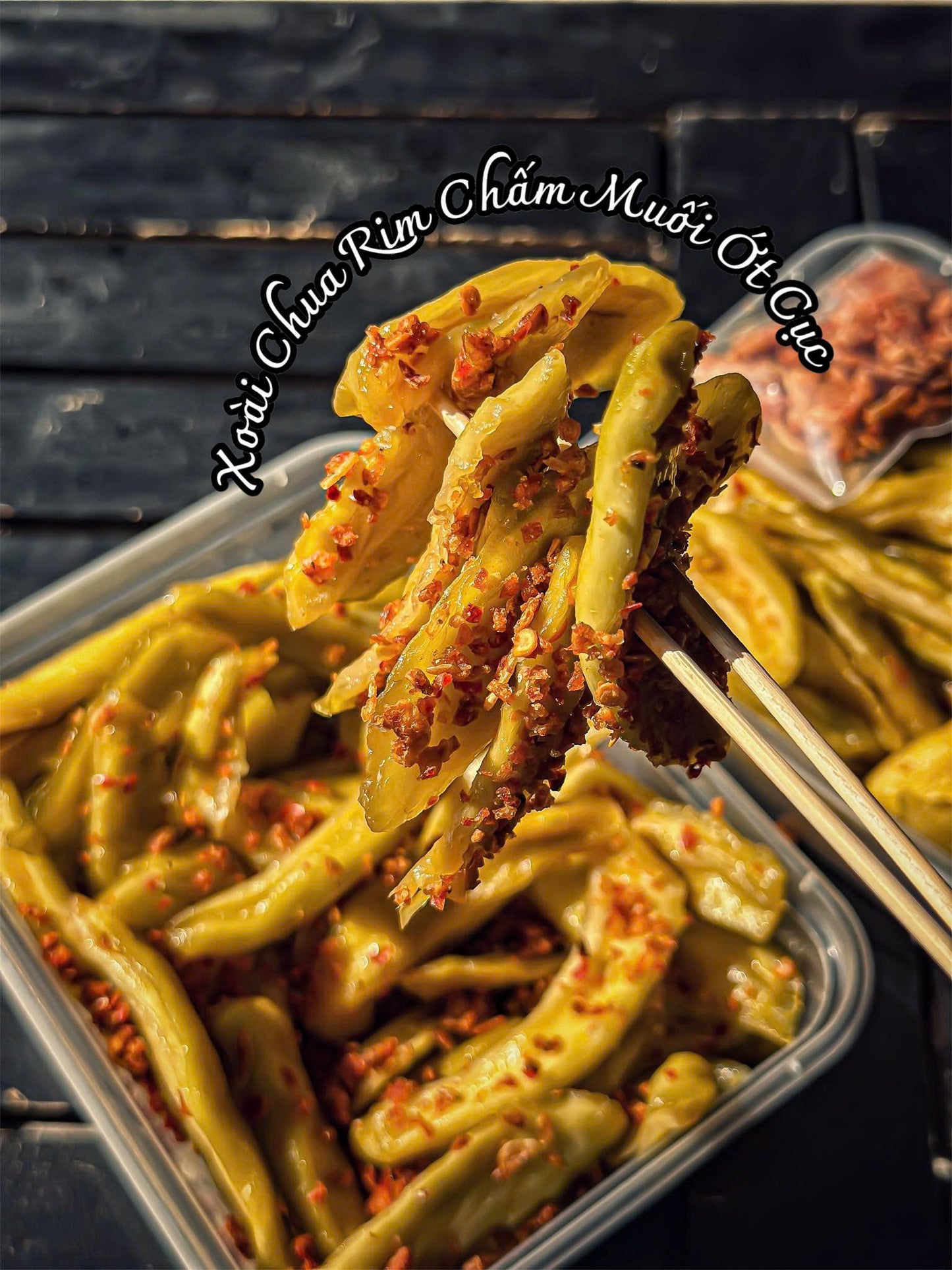 Xoài chua rim chấm muối ớt cục