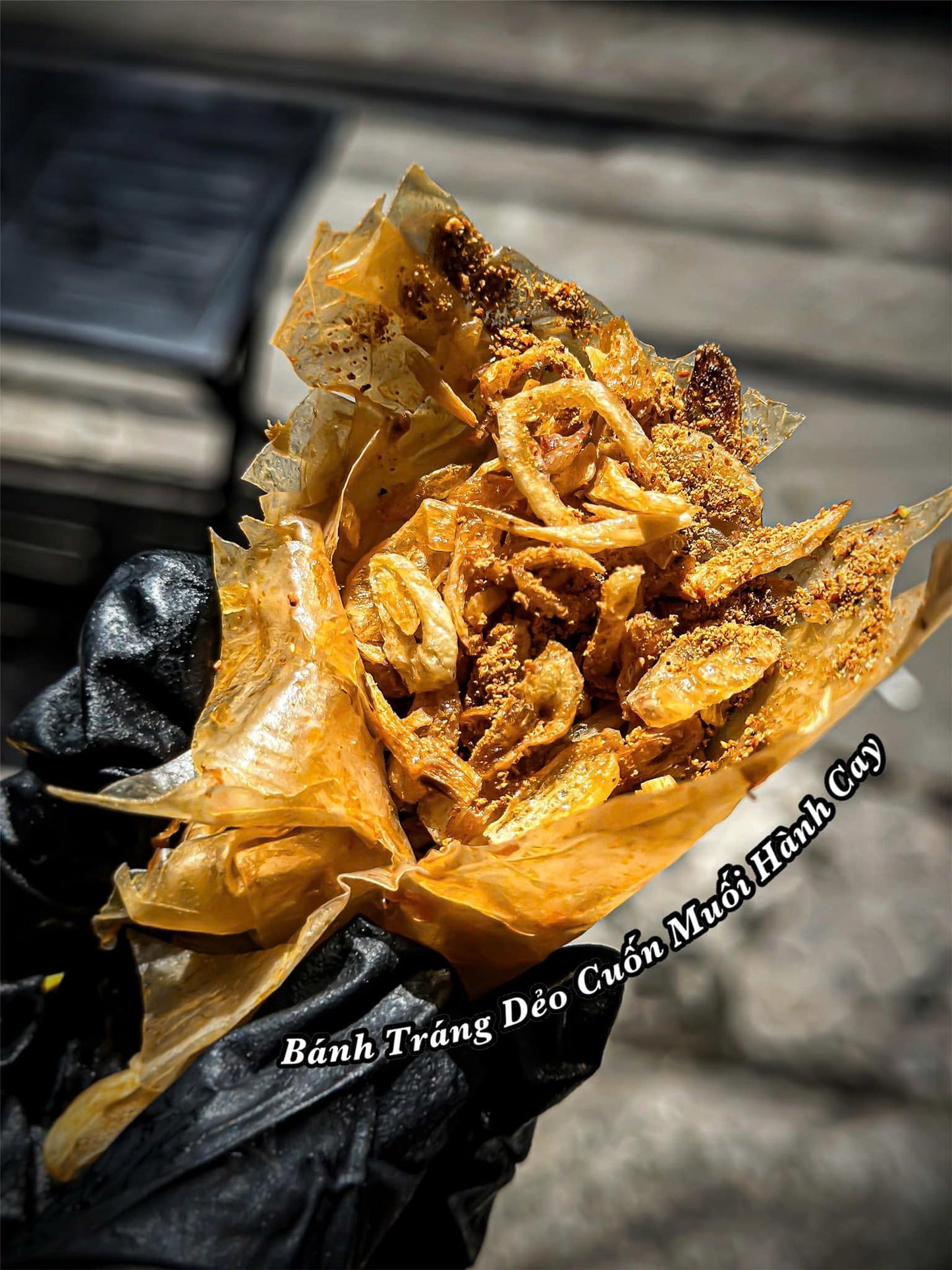 Bánh tráng dẻo cuốn muối hành cay