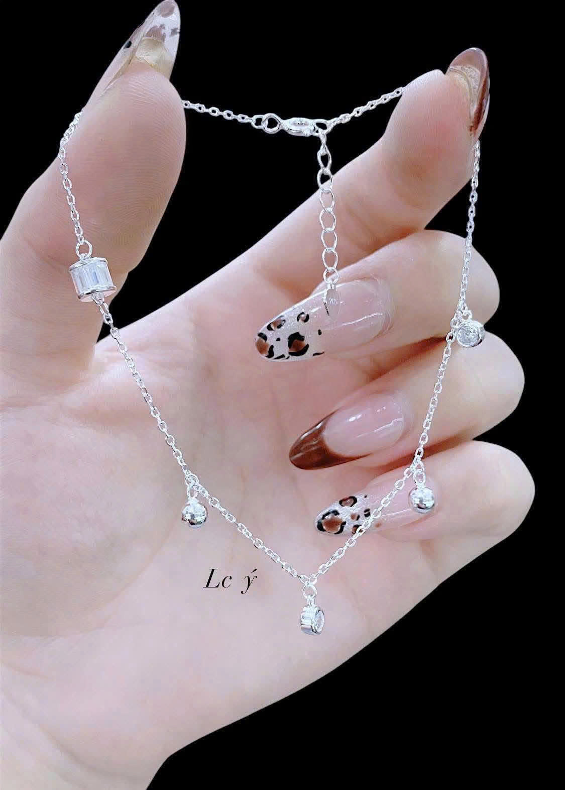 Lắc chân bạc xinh xinh