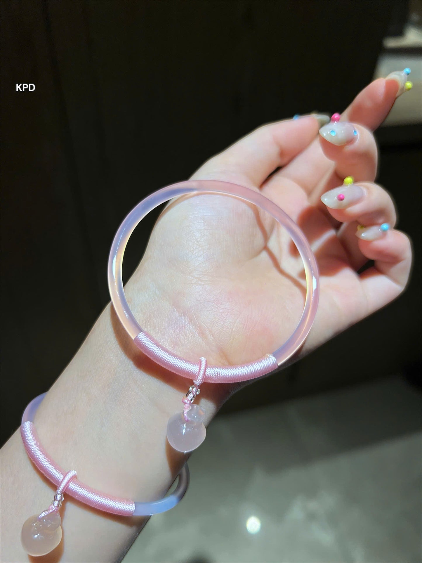 Vòng mã não hồng thạch với ý nghĩ Bình trong Bình An