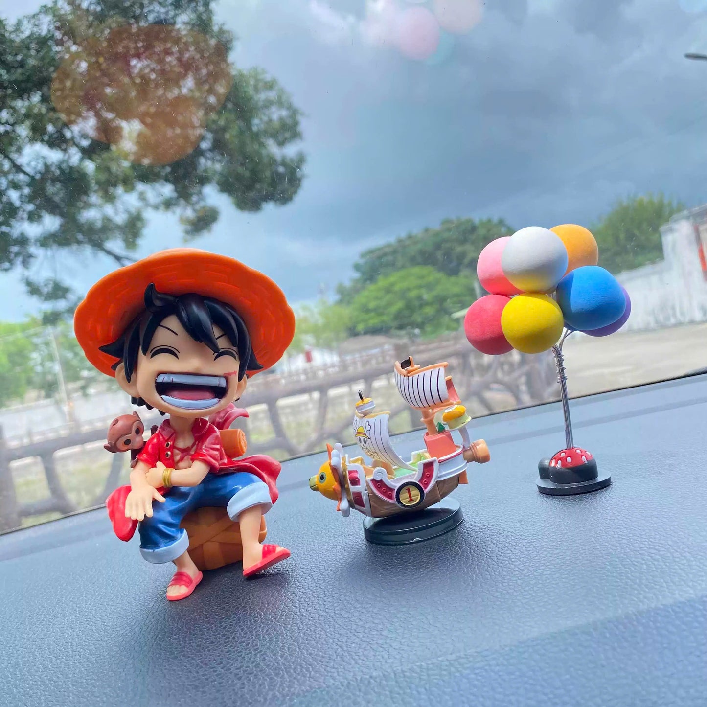 Dán xe hoạt hình One Piece Đảo Hải Tặc chibi dễ thương