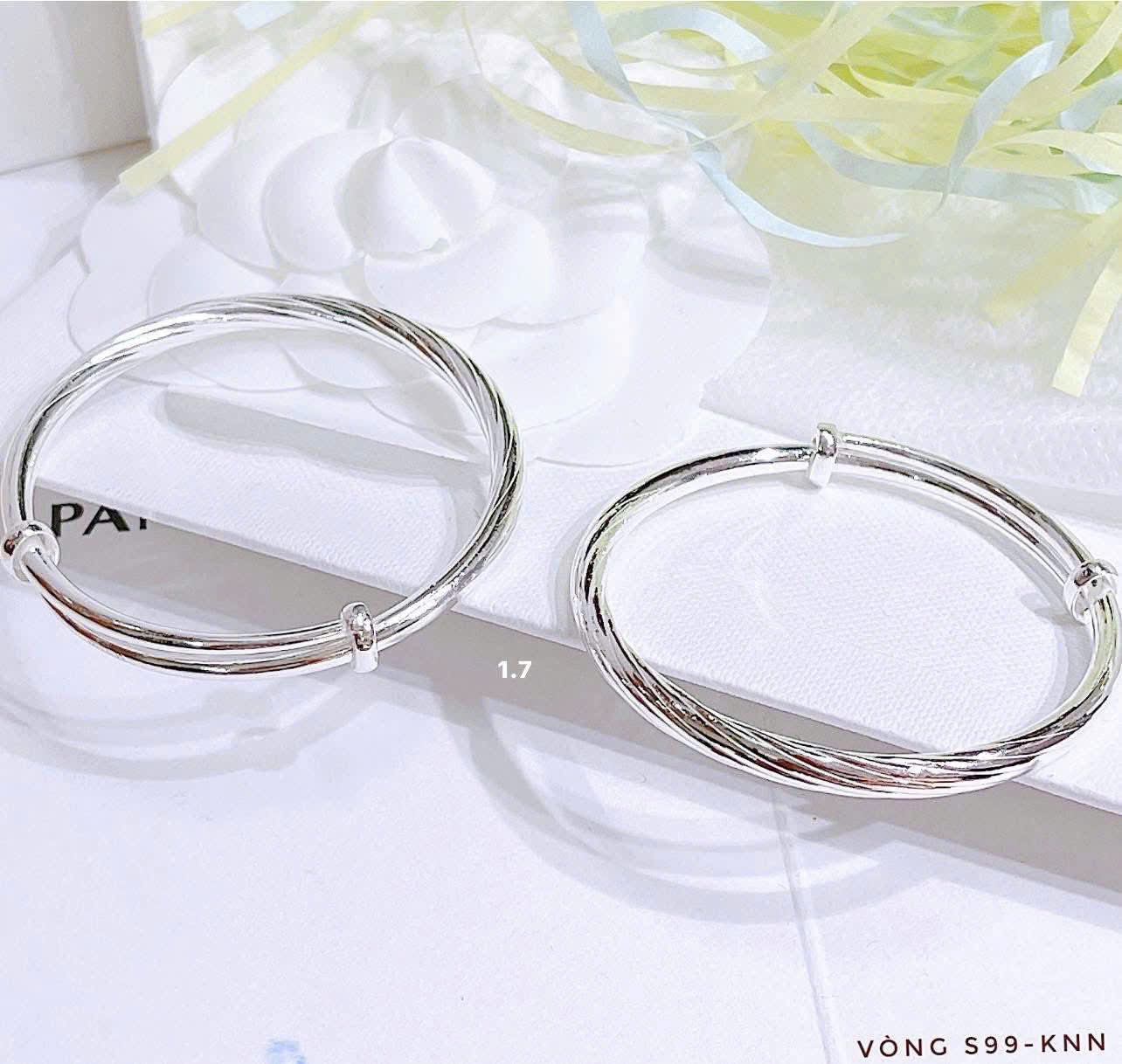 Lắc bạc trơn cho bé