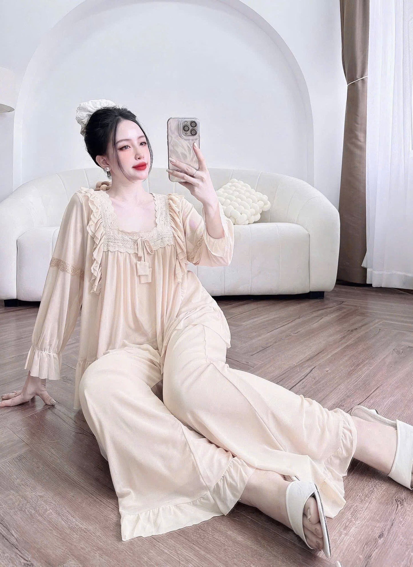 Bộ ngủ tiểu thư dài ren ngực mềm mịn