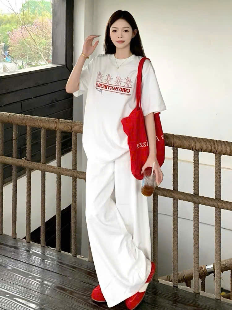 Set áo phông và quần ống suông trắng thanh lịch