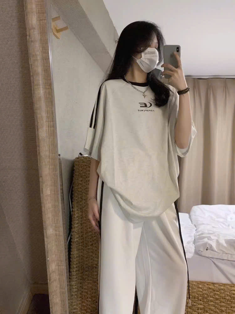 Bộ áo phông quần dài trắng kẻ sọc đen