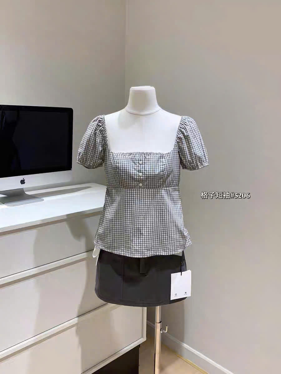 Chân váy ngắn kaki túi sau cá tính