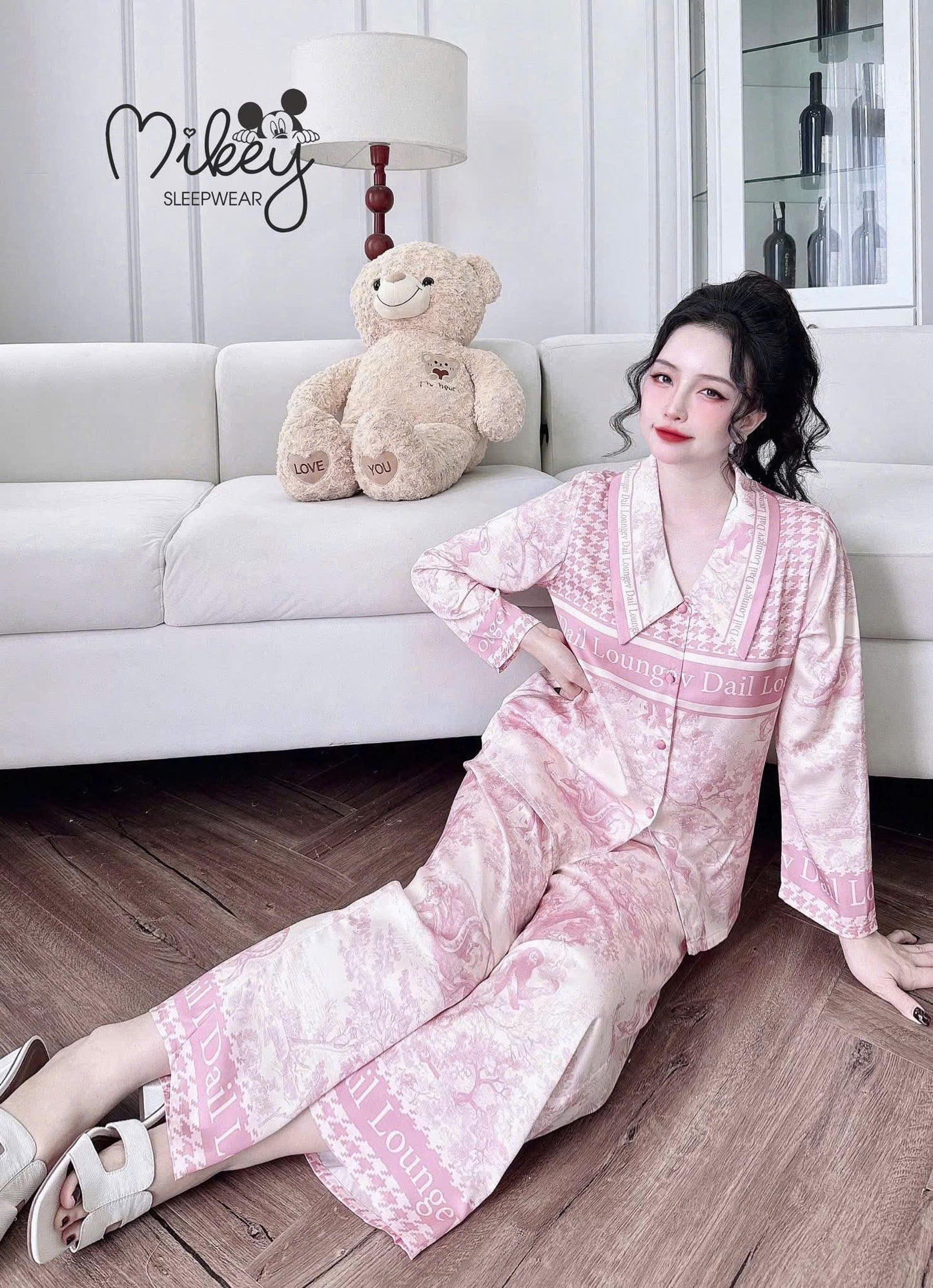 Bộ ngủ tay dài Mickey Latin cổ nhọn dưới 70kg