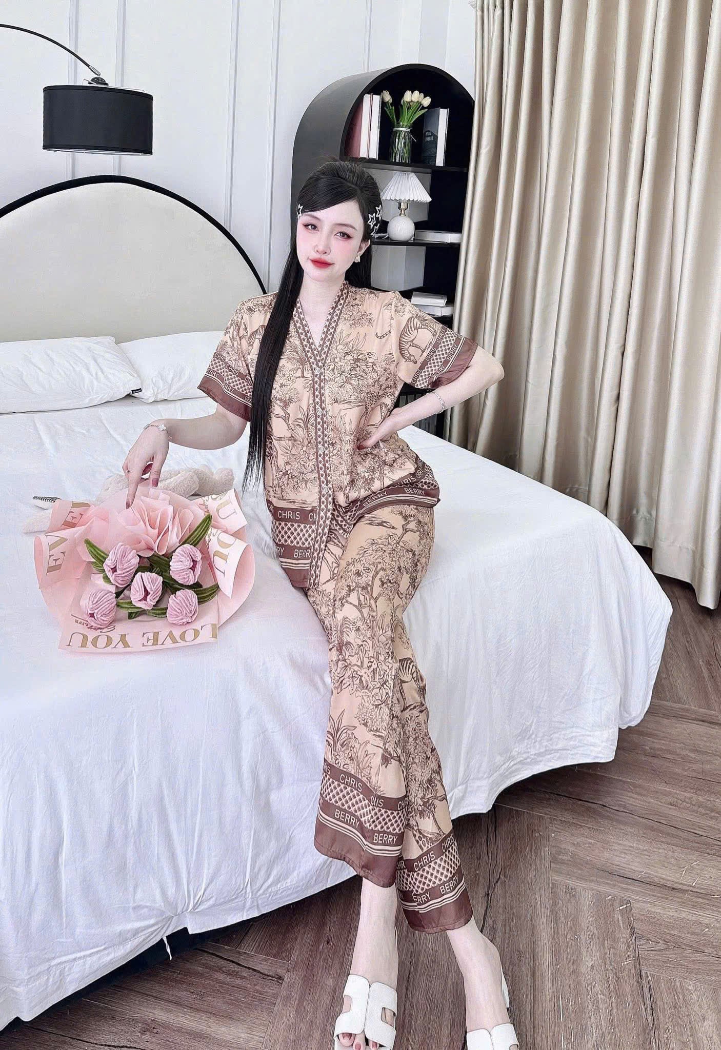 Bộ ngủ tay ngắn quần dài LATIN cổ Y cao cấp