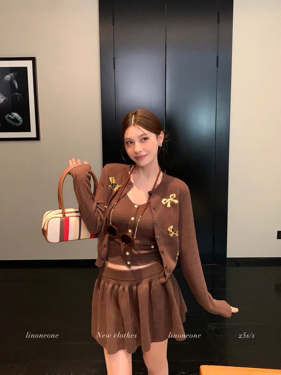 Set áo cardigan len áo 2 dây và chân váy