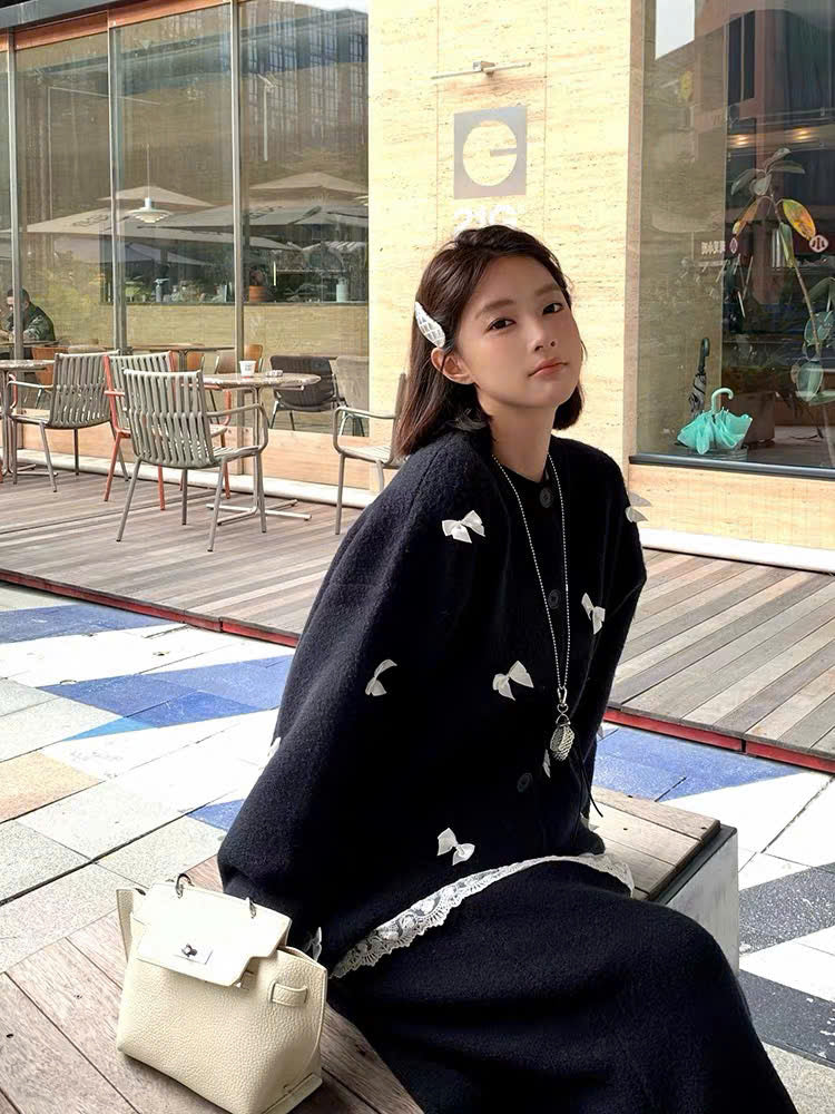 Set áo cardigan và chân váy dài đính nơ