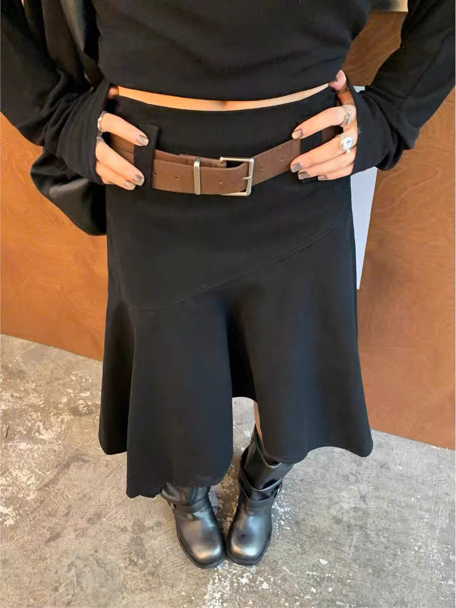 Chân váy lệch tà phong cách retro cá tính