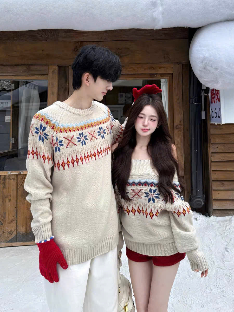 Áo sweater len cặp đôi màu be kiểu trễ vai nữ