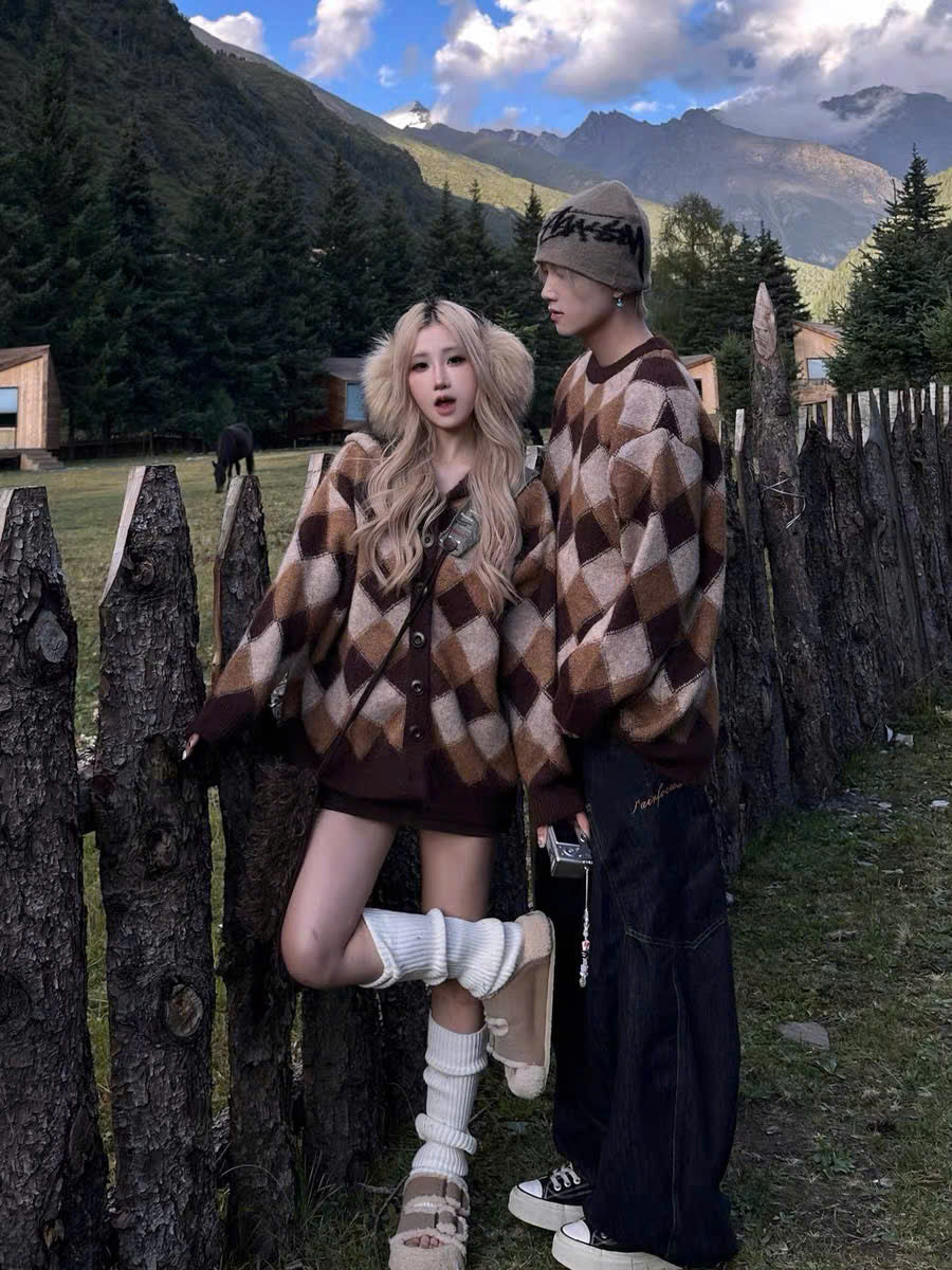 Áo đôi cardigan nữ và sweater tone nâu