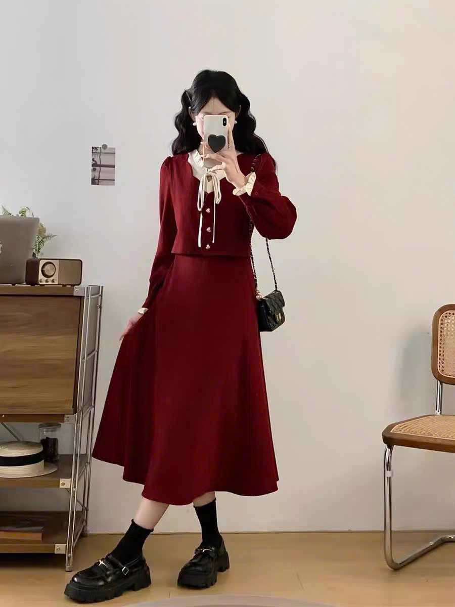 Set váy đỏ suông áo croptop tay dài cổ trắng
