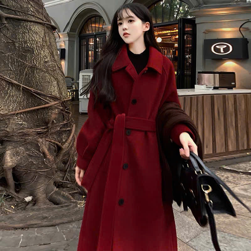 Áo khoác măng tô đỏ dáng suông cài cúc thắt lưng