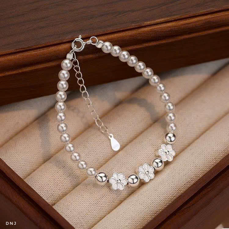 Lắc tay ngọc trai nuôi mix charm hoa bạc xinh xinh