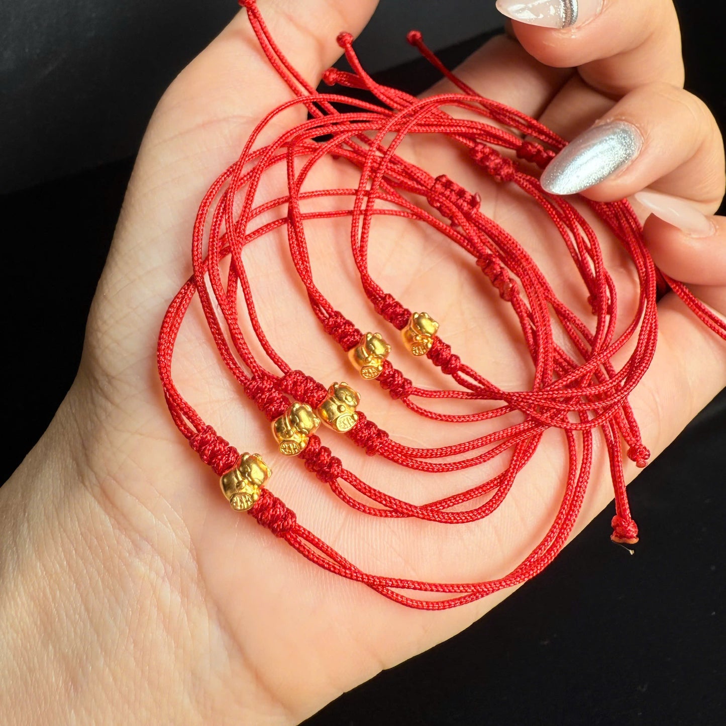 Vàng 24k mèo thần tài chỉ đỏ