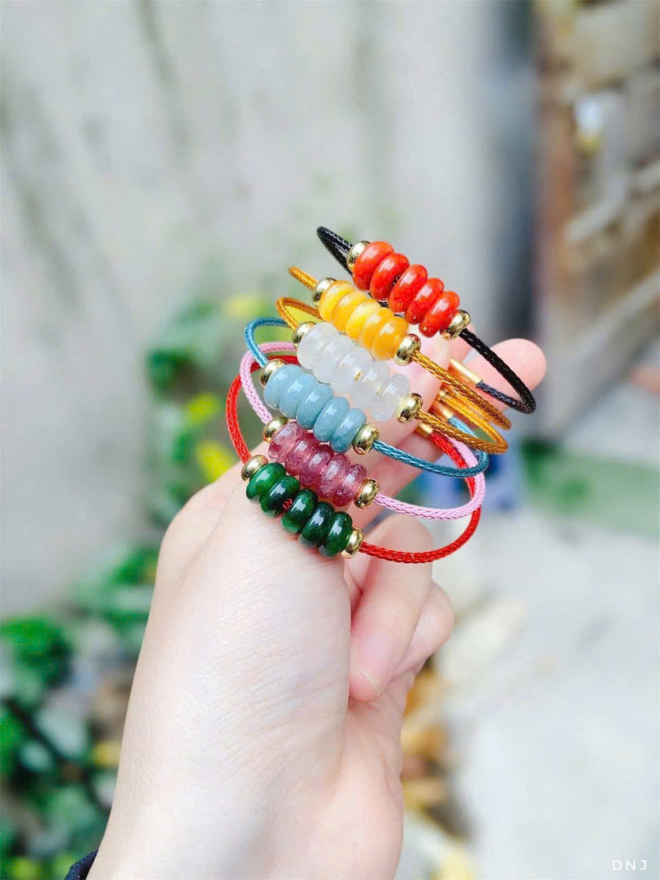 Các mẫu vòng tay chỉ đỏ charm vàng 24k và đá tự nhiên