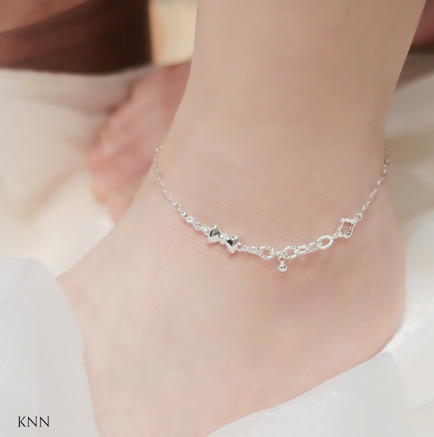 Lắc chân bạc cho đôi chân thêm xinh