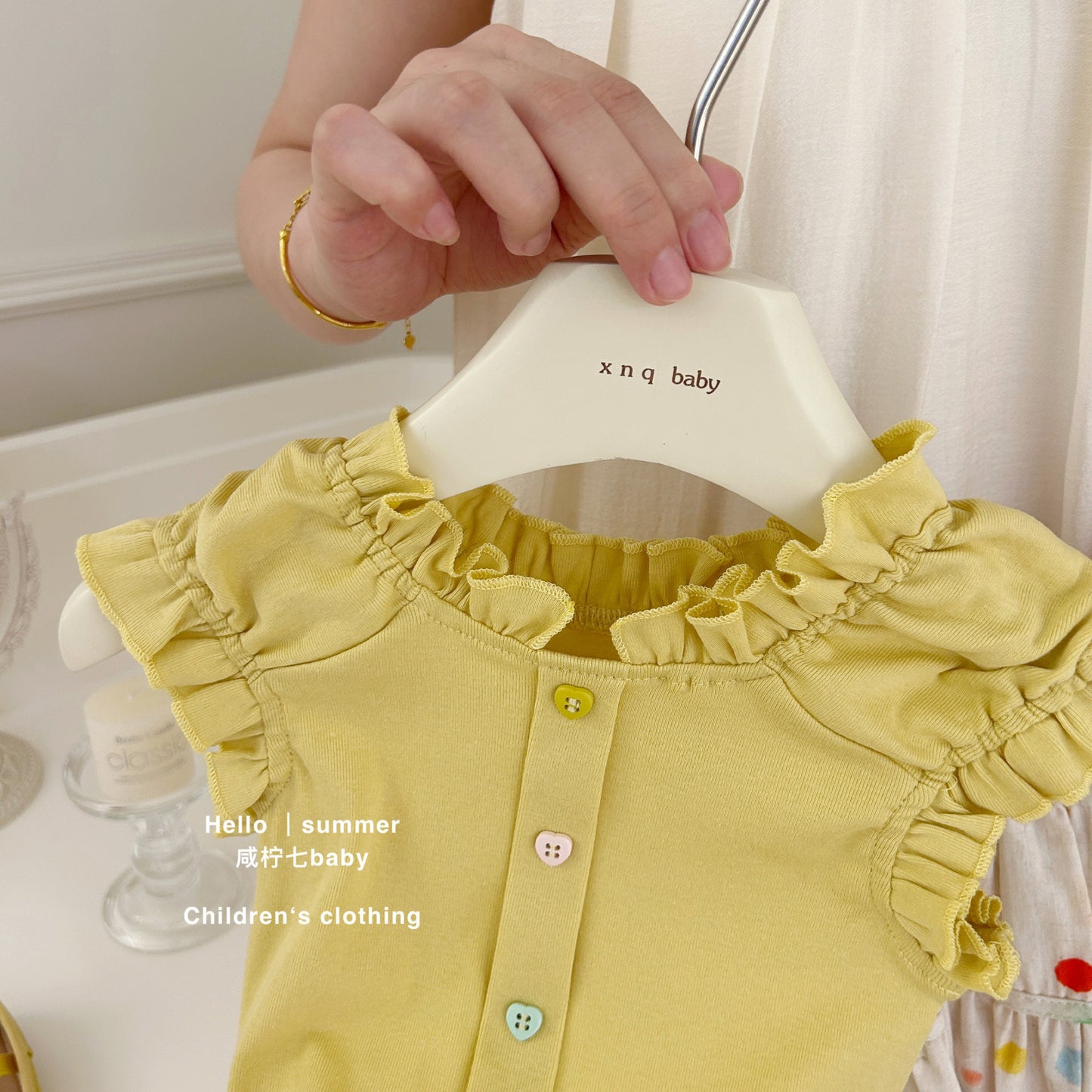 Set áo viền bèo chân váy chấm bi cho bé gái