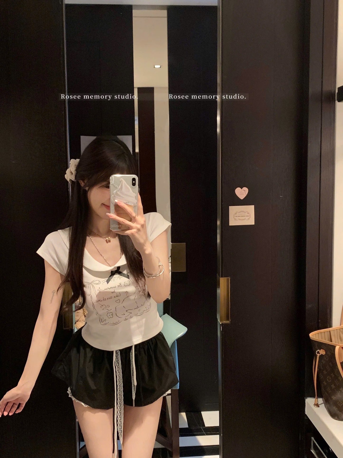 Set áo thun in mèo cute mix chân váy đen