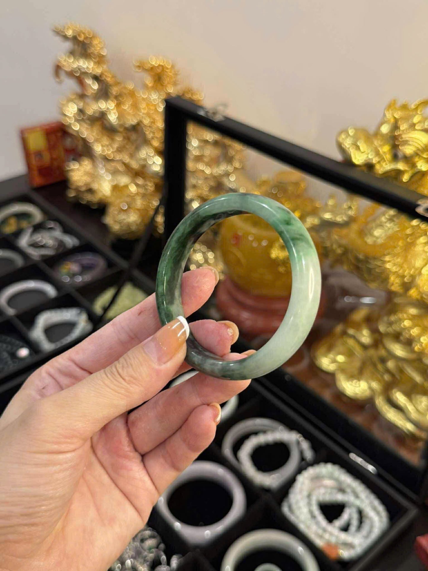 Vòng ngọc bản tone xanh