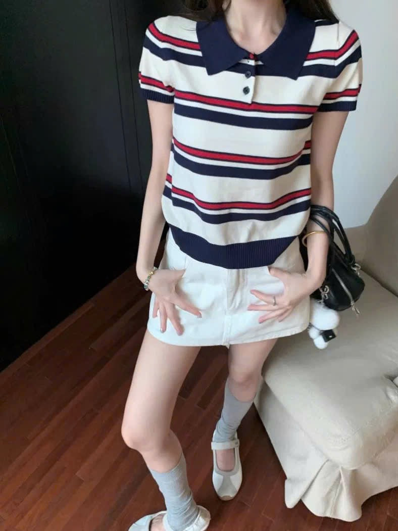 Set áo polo phối chân váy trắng