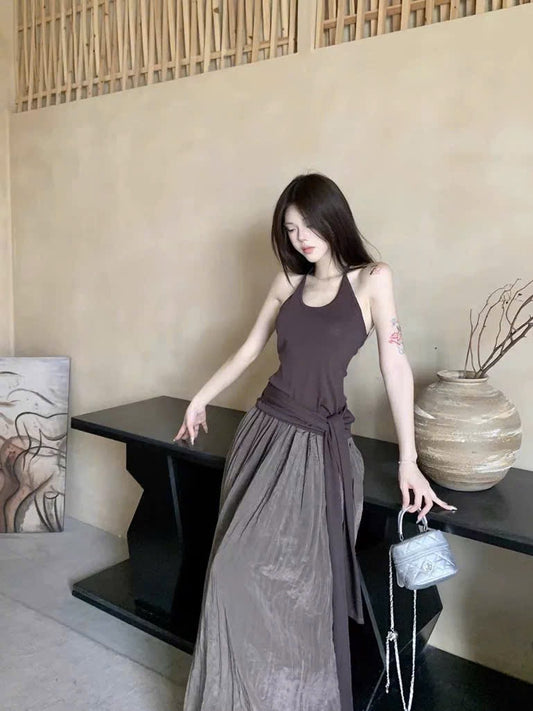 Set áo cổ yếm cột tà lơi mềm mại phối cùng chân váy xếp ly dài
