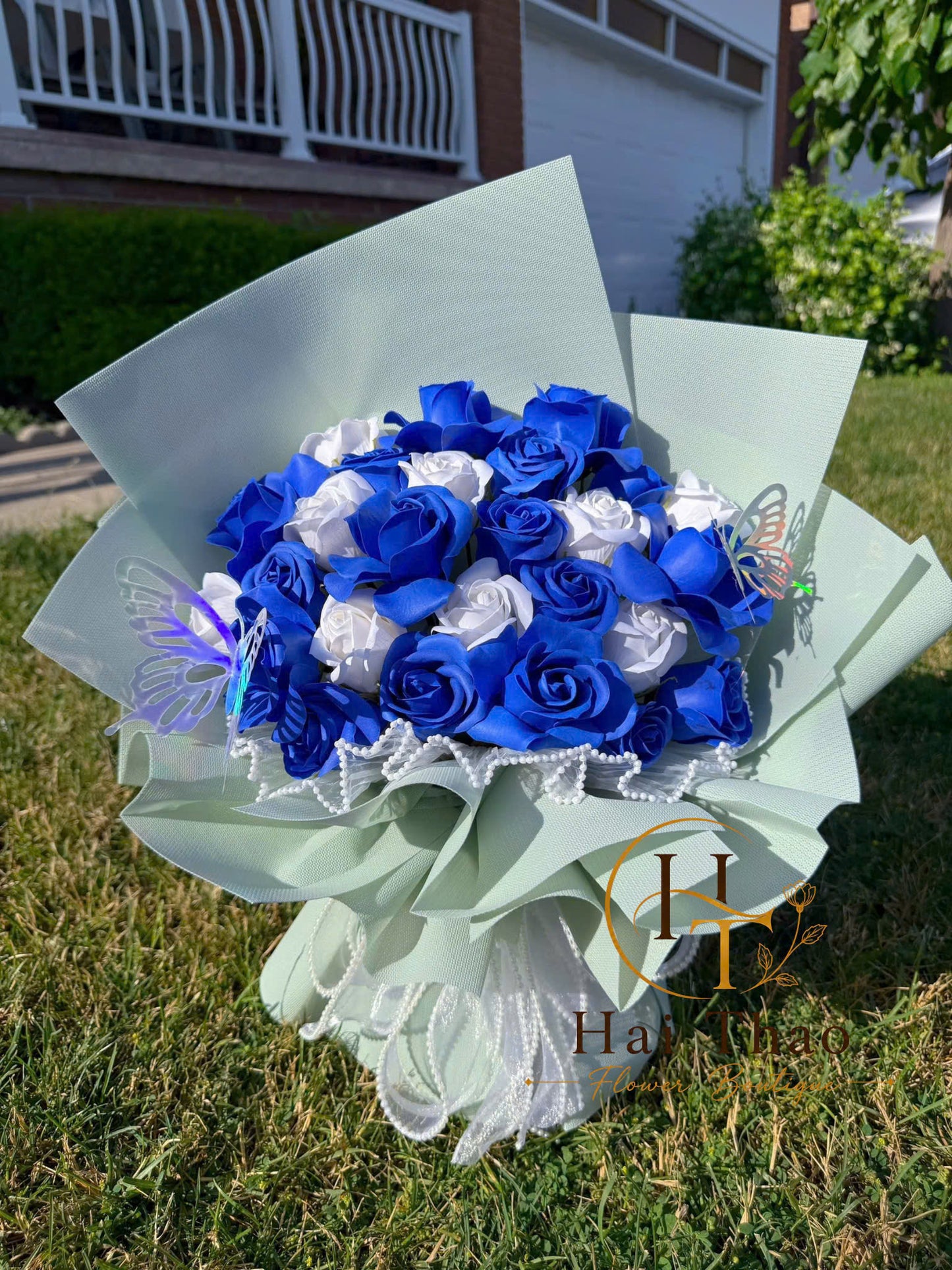 Hoa xanh mix trắng form xoè tròn đều