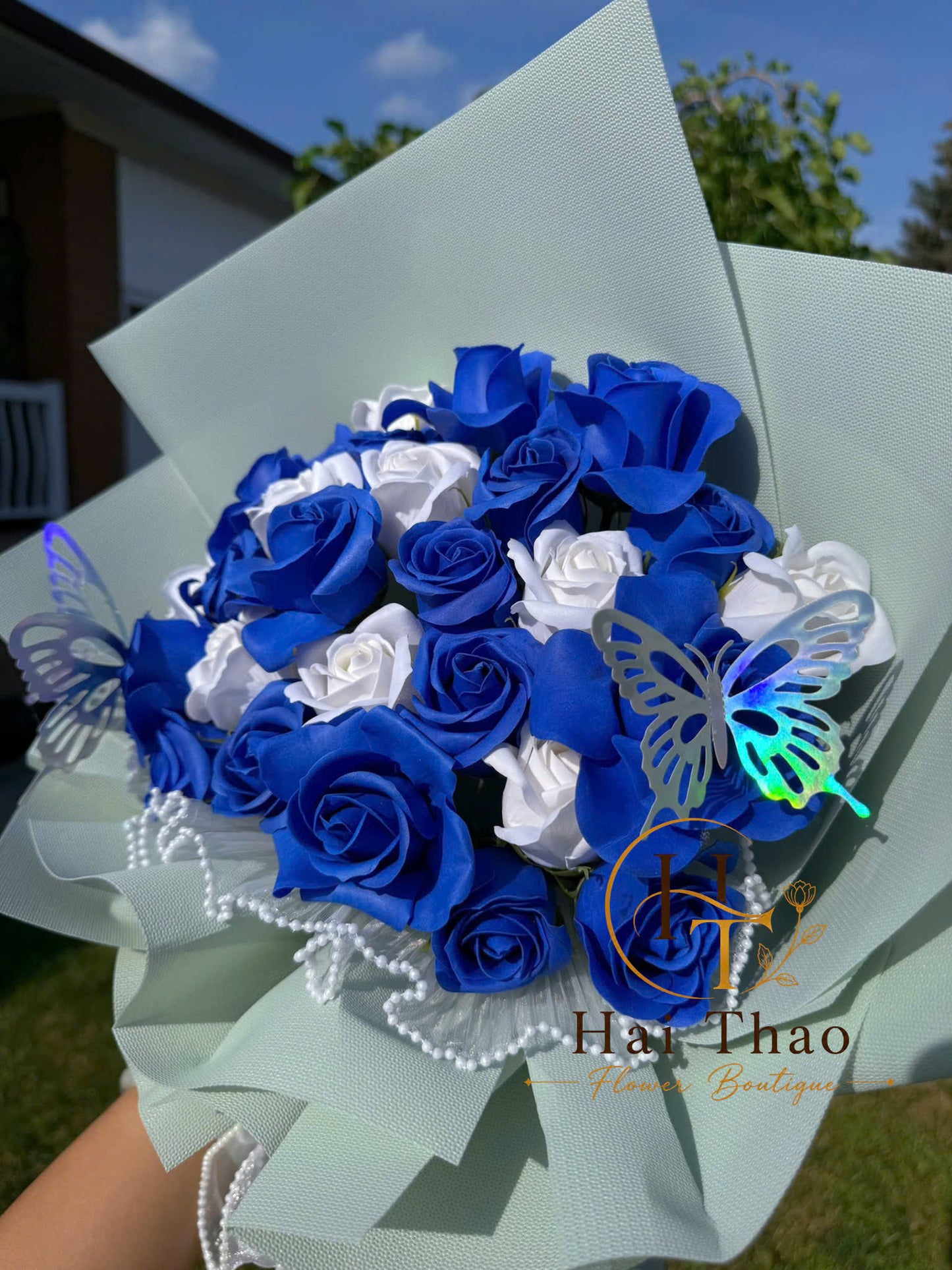 Hoa xanh mix trắng form xoè tròn đều