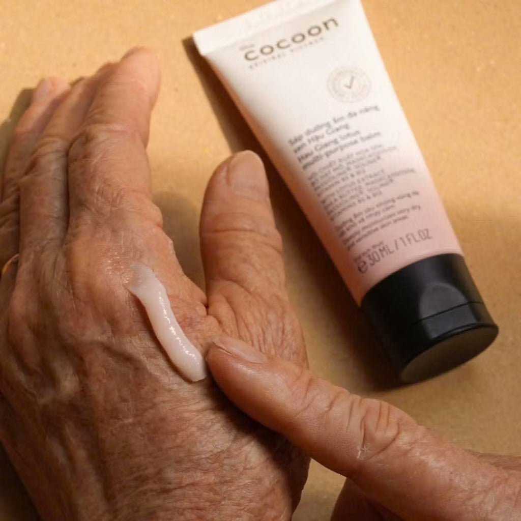 ￼Sáp dưỡng ẩm đa năng sen Hậu Giang Cocoon 30ml
