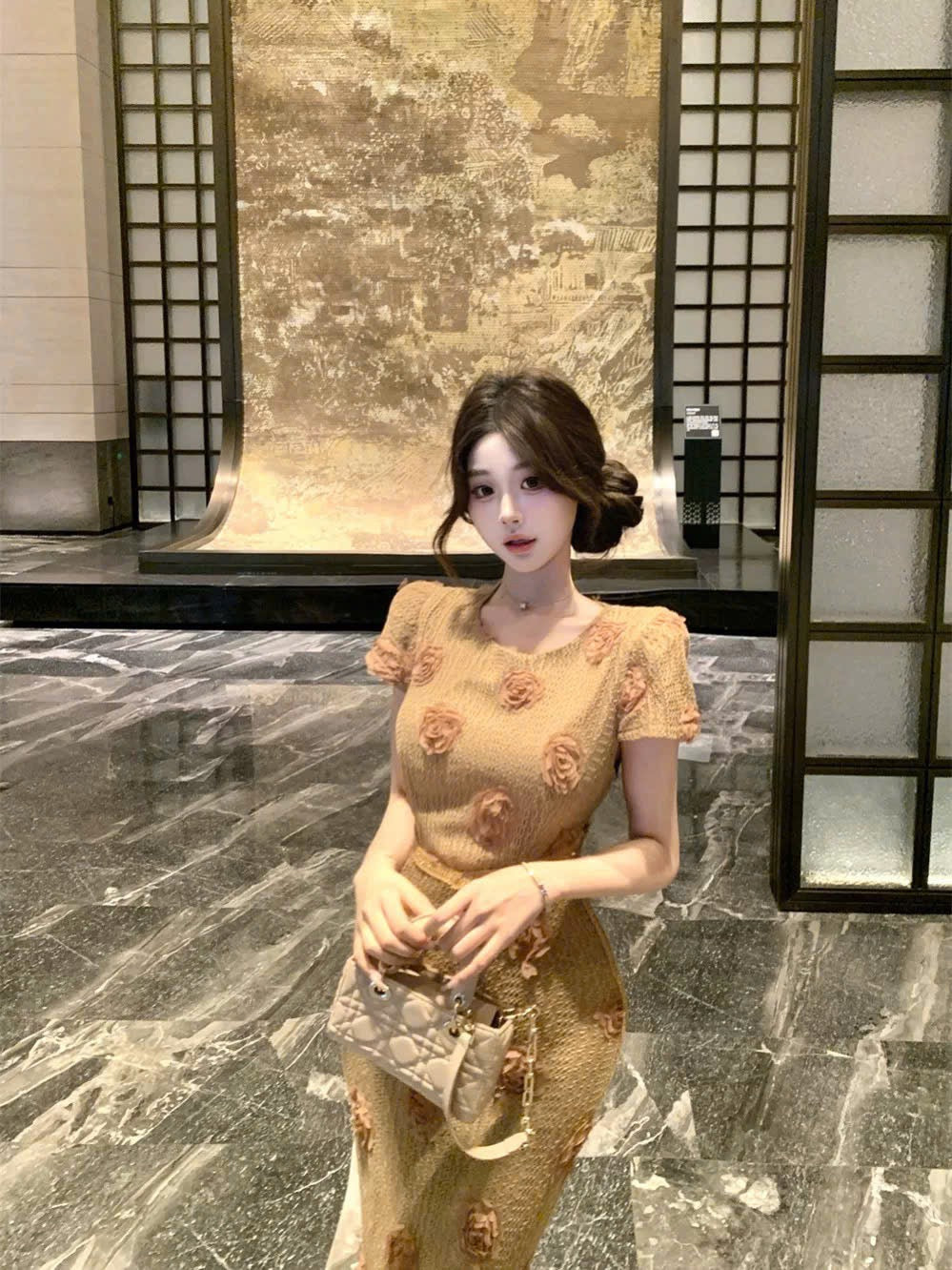 Đầm body retro tay ngắn cổ tròn