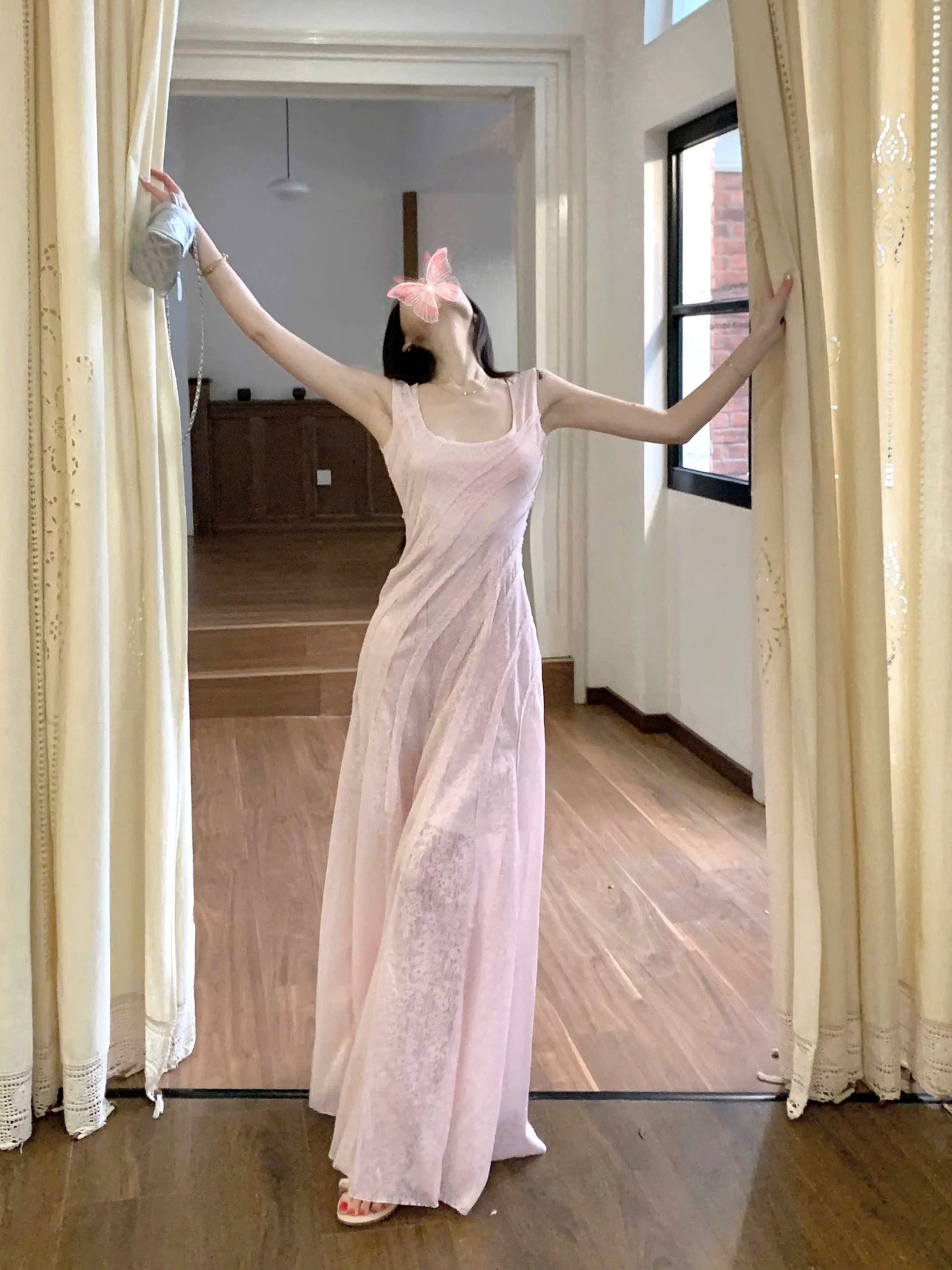 Đầm dài cổ vuông hồng nhạt