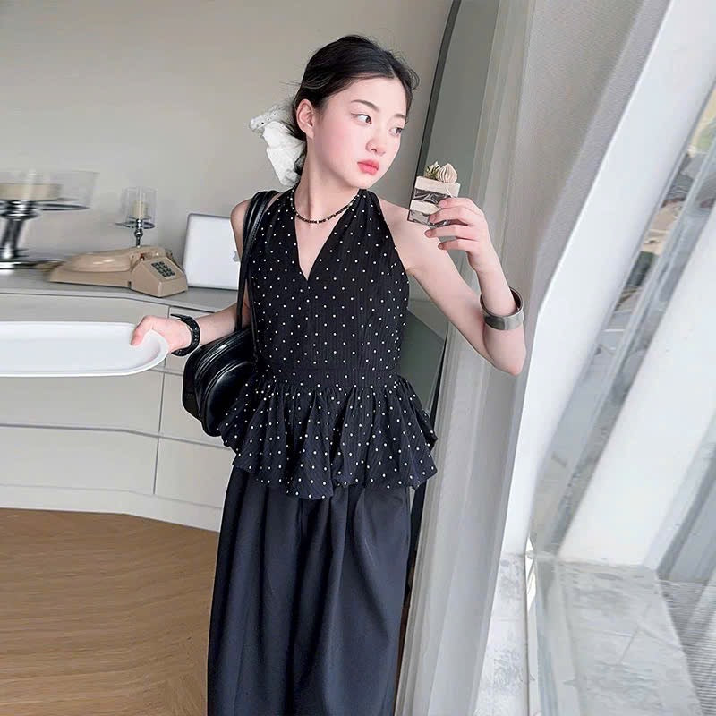 Áo cổ yếm chấm bi và quần suông