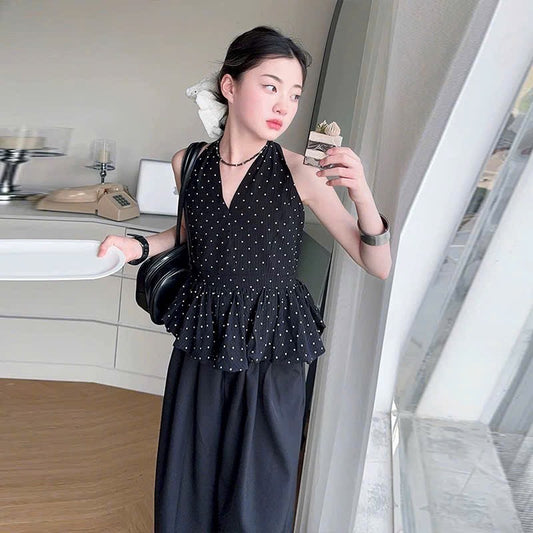 Áo cổ yếm chấm bi và quần suông
