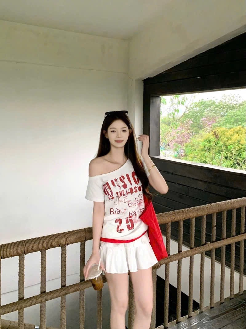 Set áo lệch vai cá tính phối chân váy